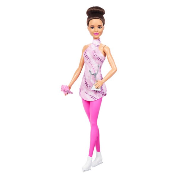Barbie kunstschaatsster modepop in roze outfit met trofee en bloemen