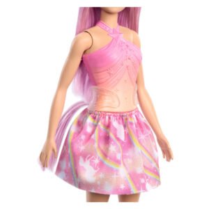 Close-up van Barbie’s roze top en unicorn-rok