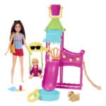 Barbie Skipper eerste baantje waterpark speelset met glijbaan, schommel en poppen voor zomers waterplezier