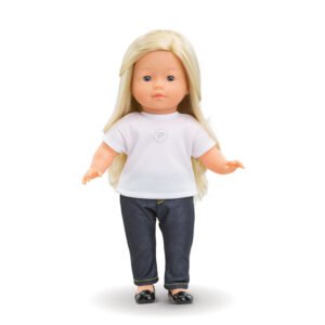Blonde pop draagt wit Corolle T-shirt en donkere jeans