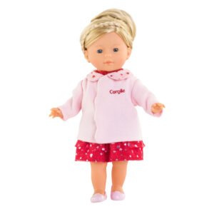 Blonde Corolle pop in roze jas en rood jurkje met hartjesprint