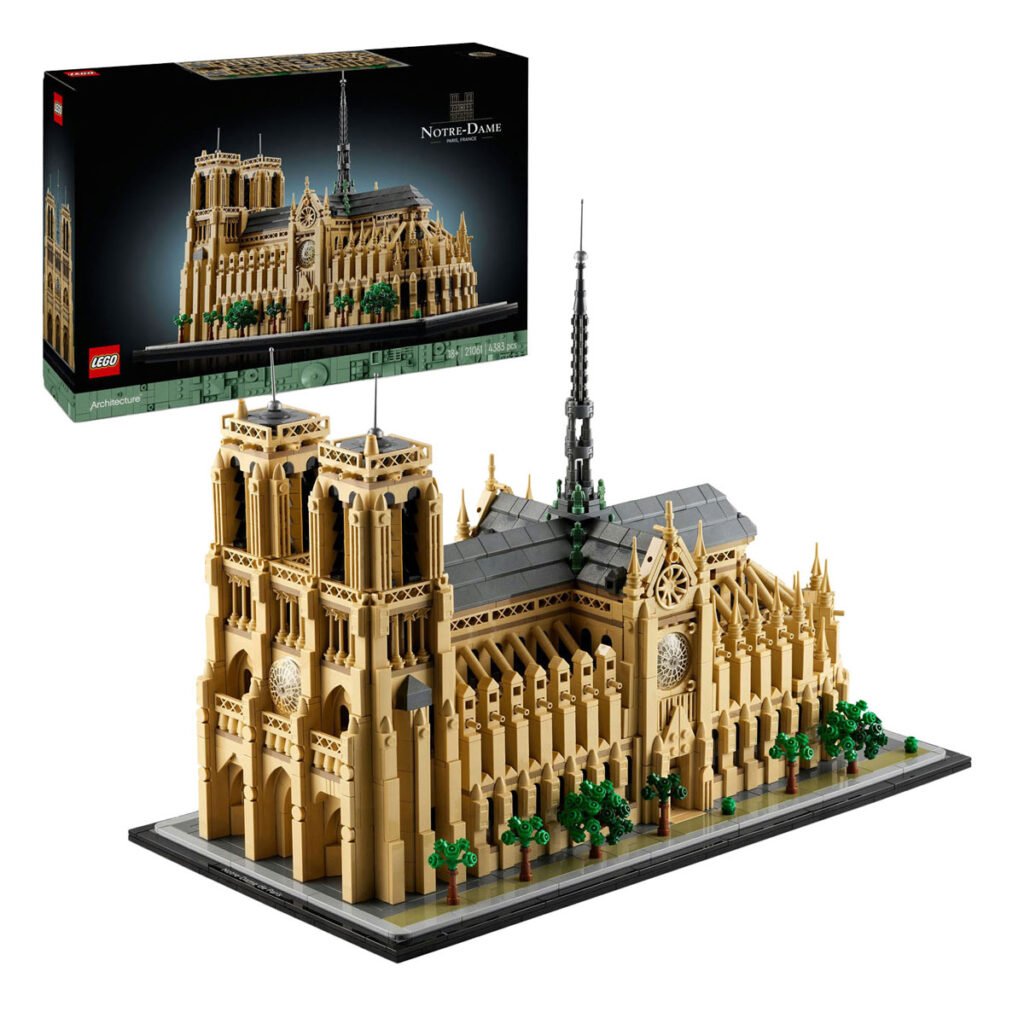 LEGO Architecture 21061 Notre-Dame van Parijs met doos in beeld en gedetailleerde torens