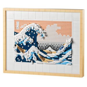 Schuin aanzicht van LEGO Art kunstwerk geïnspireerd op Hokusai’s Grote Golf
