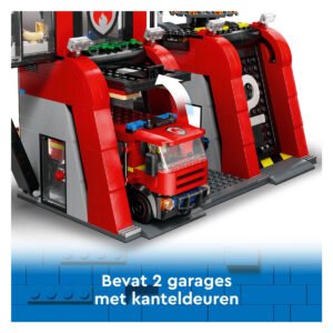 lego-brandweerkazerne-met-kanteldeuren