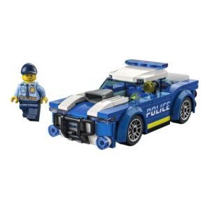 LEGO City politiewagen met minifiguur naast het voertuig