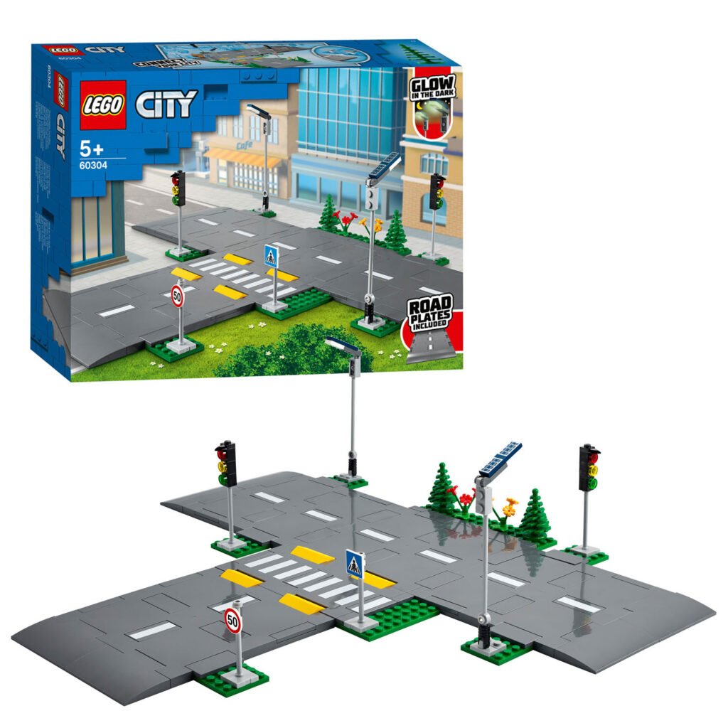 LEGO City Town 60304 wegplaten set met doos en gemonteerde kruising