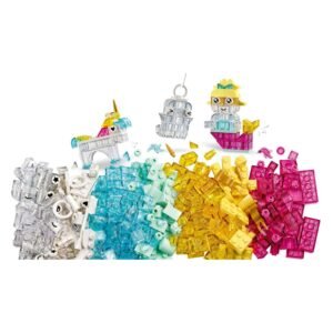 LEGO Classic bouwstenen in heldere kleuren met drie fantasiefiguren erboven