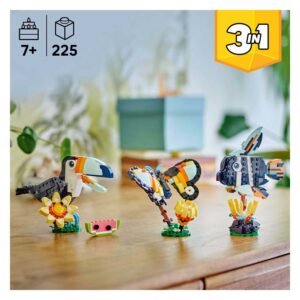 LEGO Creator 3-in-1 tropische dieren set met toekan, vlinder en vis op houten tafel