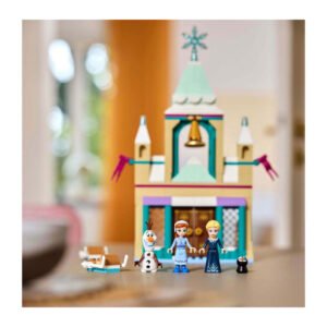 LEGO Disney Frozen set met Anna, Elsa en Olaf voor het kasteel van Arendelle