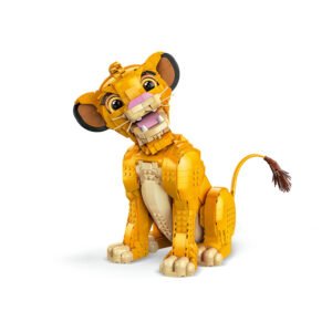 Zittende LEGO Disney Simba in speelse pose met schuin hoofd