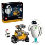 LEGO Disney 43279 Pixar Wall-E en Eve figuren naast de productverpakking