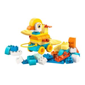 LEGO DUPLO eend met vleugels gebouwd uit kleurrijke stenen