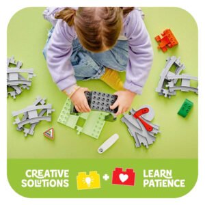 Peuter bouwt met LEGO DUPLO treinrails en leert spelenderwijs