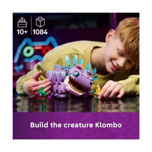 Kind speelt met LEGO Fortnite Klombo bouwset en minifiguren