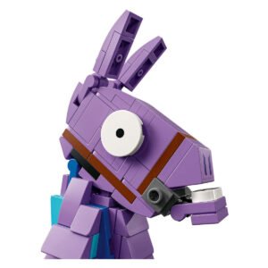 LEGO Fortnite lama close-up in paarse bouwstenen