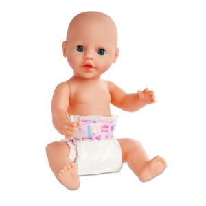 new born Babypop met roze luier en hand omhoog in speelse houding