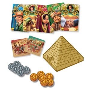 Camel Up kaarten met personages, piramide en munten voor het racespel in de woestijn
