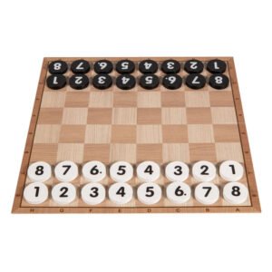 Bovenaanzicht van Check 10 speelbord met witte en zwarte genummerde speelstukken van clown games