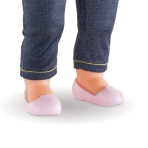 Roze Corolle ballerina schoentjes gedragen door een pop met spijkerbroek