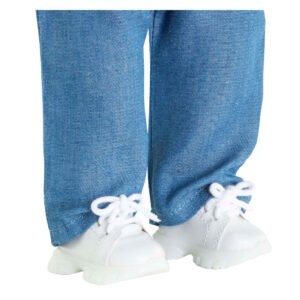 Poppenvoeten met witte sneakers van Corolle en blauwe jeansbroek