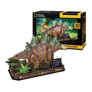 Opgebouwde 3D Stegosaurus puzzel met verpakking op de achtergrond Cubic Fun 3D Puzzel National Geographic Stegosaurus