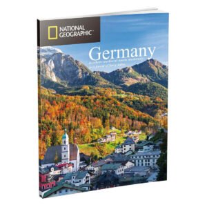 National Geographic boek over Duitsland met herfstlandschap en bergdorp