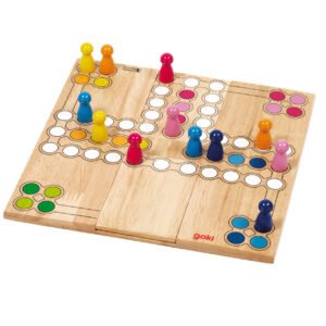 Houten Ludo-bordspel met kleurrijke pionnen op wit speelveld van Goki
