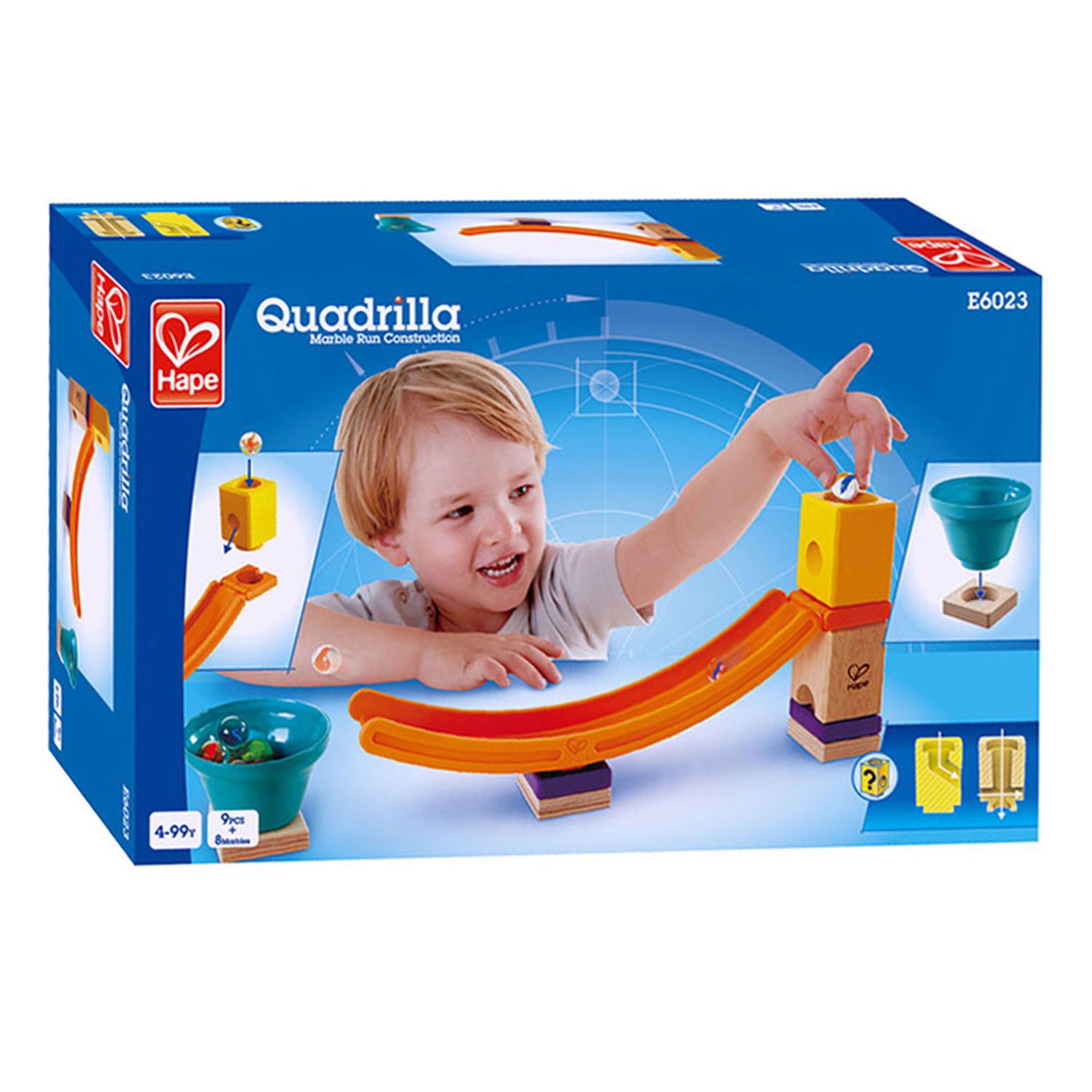 hape-quadrilla-knikkerbaan-speelgoed-doos Kind speelt met Hape Quadrilla houten knikkerbaan - Mega Skatepark bouwset in kleurrijke doos
