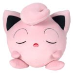 Vooraanzicht van slapende Jigglypuff knuffel met roze krul en zwarte oren Pokémon Slapende Knuffel Pluche Jigglypuff, 45cm
