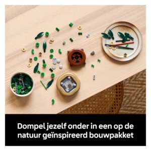 LEGO bouwonderdelen en schalen op tafel voor een natuur geïnspireerd bouwproject