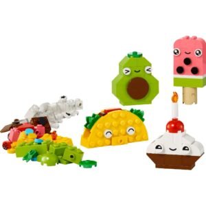 Gebouwde LEGO figuren van taco, ijsje, avocado en cupcake met losse bouwstenen op witte achtergrond