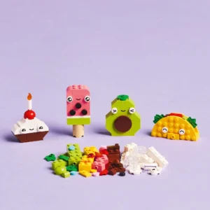 LEGO Classic set met vrolijke voedselkarakters zoals ijsje, avocado, taco en cupcake op paarse achtergrond