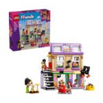 LEGO Friends 42653 muziekwinkel en appartement gebouw met doos op de achtergrond