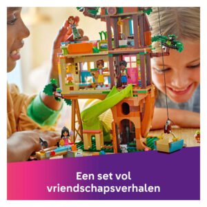 Kinderen spelen met kleurrijke LEGO Friends boomhut vol mini-poppetjes