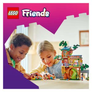 Twee kinderen spelen samen met LEGO Friends boomhut
