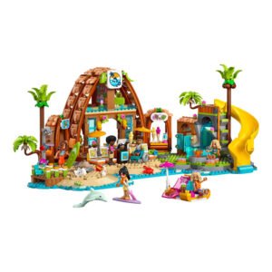 Opgebouwde LEGO Friends strandresort set met minifiguren en dolfijn