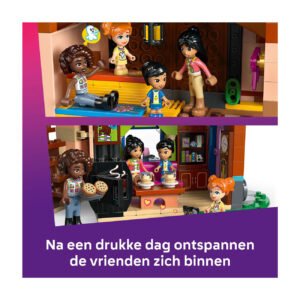 LEGO Friends figuren ontspannen binnen in gezellige woonkamer en keuken