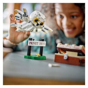 Spelende Hedwig van LEGO Harry Potter bij Ligusterlaan