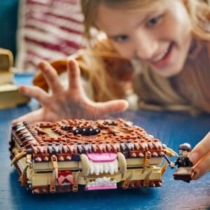 Kind speelt met LEGO Harry Potter Monsterboek van Monsters
