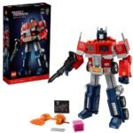 LEGO Icons 10302 Transformers Optimus Prime figuur en doos met accessoires in beeld