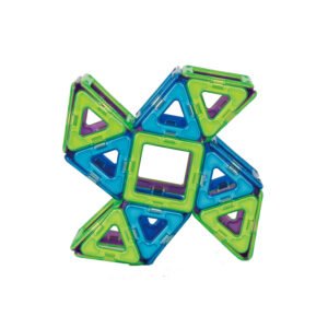 Creatieve stervorm gebouwd met magnetische driehoeken en vierkanten