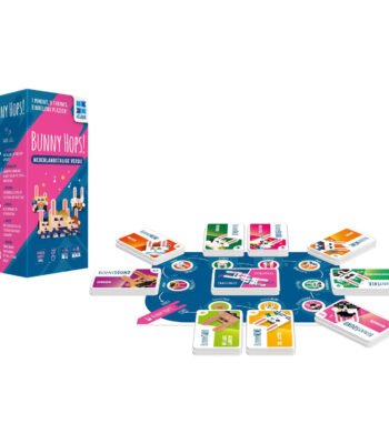Overzicht van Bunny Hops spelonderdelen op tafel met kaarten en speelbord Megableu Bunny Hops Bordspel