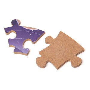 Voor- en achterkant van puzzelstuk uit ruimte-puzzel