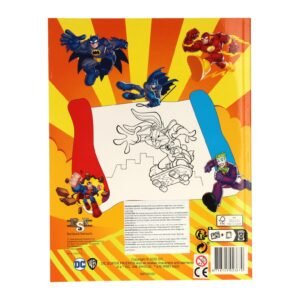 Achterkant van DC Super Friends kleurboek met superheldenillustraties en waarschuwingsteksten