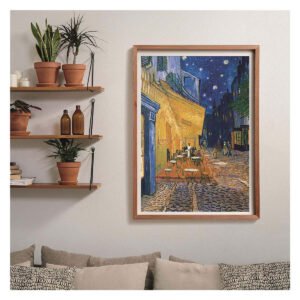 Ingelijst schilderij Café Terrace at Night aan de muur in modern interieur