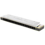 Goki Mondharmonica zwart met zilverkleurig op witte achtergrond