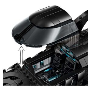 Detailweergave van de cockpit van LEGO Batmobile met afneembare koepel