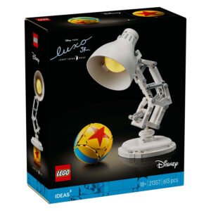 Voorkant van LEGO Ideas Luxo Jr. doos met Pixar-logo en gele bal