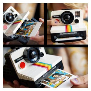 LEGO Polaroid camera in actie met foto die uit de camera komt