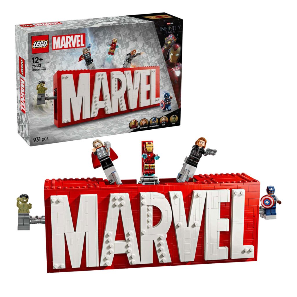 LEGO Marvel 76313 Marvel Logo En Minifiguren set met doos en opgebouwde superheldenconstructie